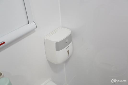 ^(q)