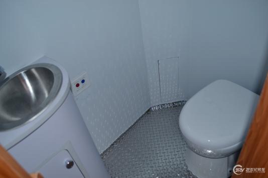 ^(q)